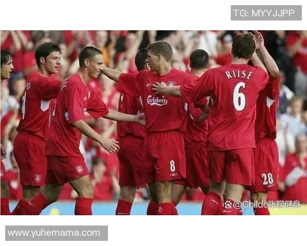 红衣足球明星的身份揭秘及其精彩瞬间图片欣赏