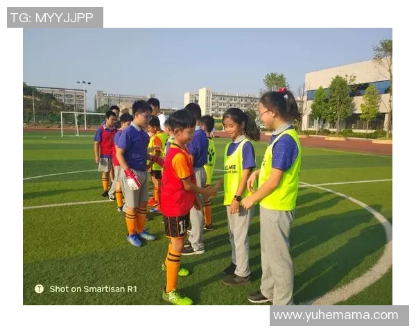 苏醒足球明星照片展现运动员风采与激情的完美瞬间 苏醒足球明星照片展现运动员风采与激情的完美瞬间